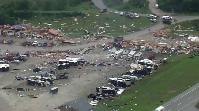 ABD'de fırtına ve hortum hayatı felç etti